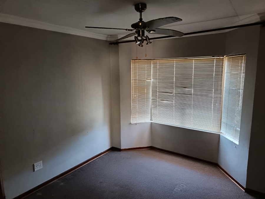 To Let 3 Bedroom Property for Rent in Hillside Free State
